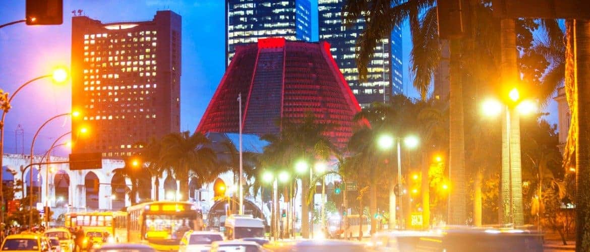 Imagem de iluminação noturna urbana do Rio de Janeiro