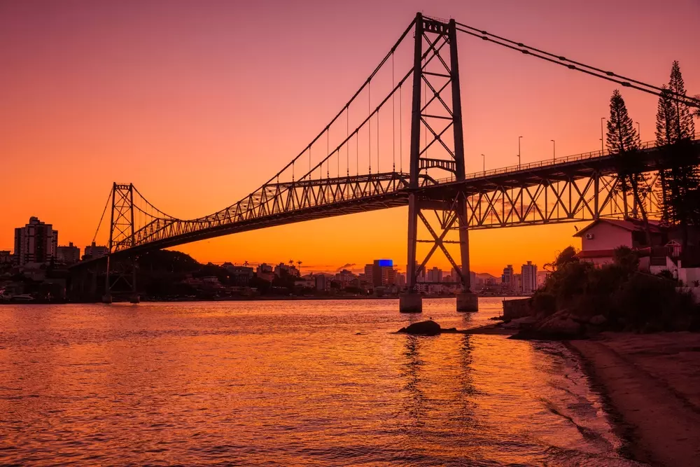 Ponte Hercílio Luz, em Florianópolis. Uma das cidades mais inteligentes do Brasil