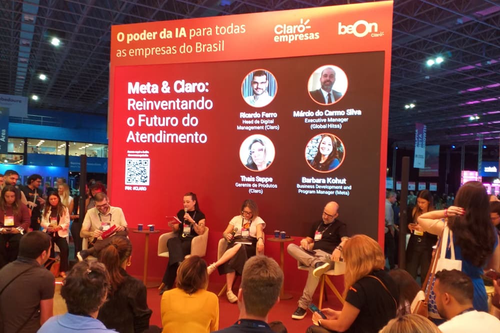 Executivos durante o painel da Claro empresas no Web Summit Rio 2026