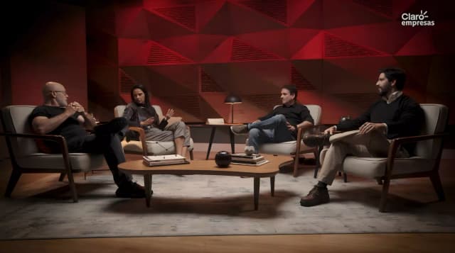Da esquerda para a direita: Silvio Meira, Carolina Sevciuc, Rodrigo Assad e Ronaldo Lemos