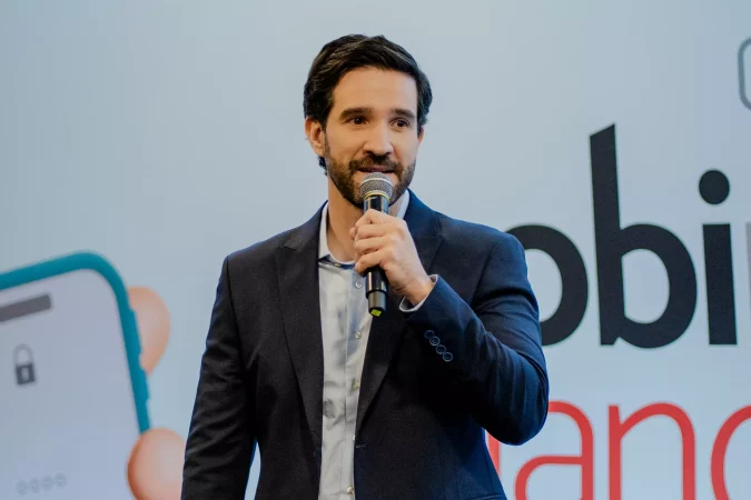 Ageu Dantas durante palestra no MobiMeeting